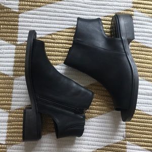 Peep Toe Zipper Shoes